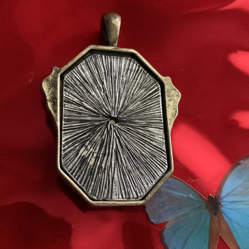 Butterfly pendant - Picture 6 of 6